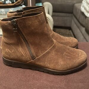 Sorel ankle boots size 8.5